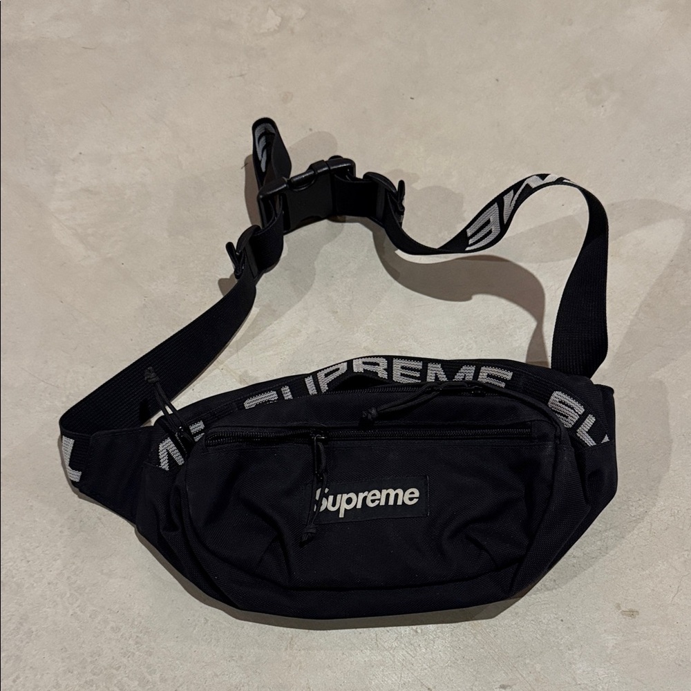 Men’s supreme fanny pack